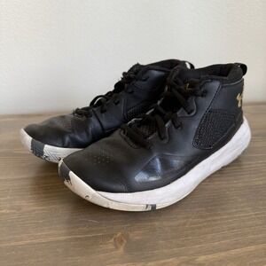 Under Armour Boys 4.5Y‎ Black Metallic Gold Lockdown 5 Tennis Shoes Sneakers
